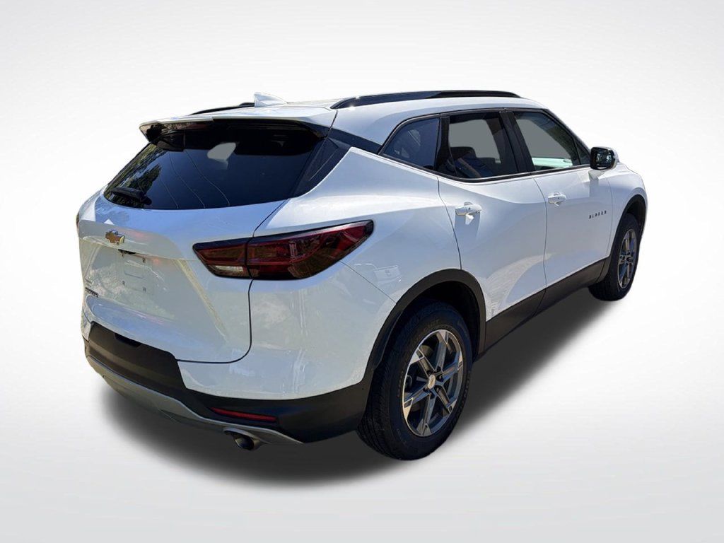 Used 2024 Chevrolet Blazer LT FWD image 7