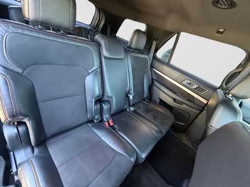Used 2018 Ford Explorer XLT w/ Equipment Group 202A AWD/4WD image 19