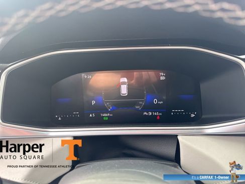 Used 2025 Volkswagen Taos SE w/ Panoramic Sunroof Package image 15