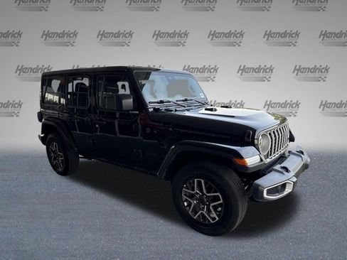 Used 2025 Jeep Wrangler Unlimited Sahara AWD/4WD image 2