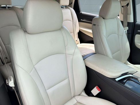 Used 2023 Buick Enclave Essence AWD/4WD image 23
