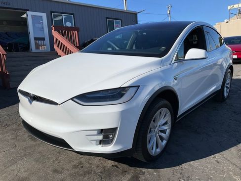 Used 2016 Tesla Model X 90D image 95