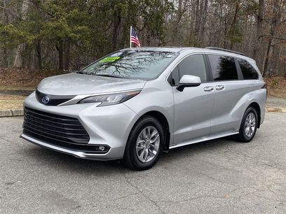 Used 2025 Toyota Sienna XLE