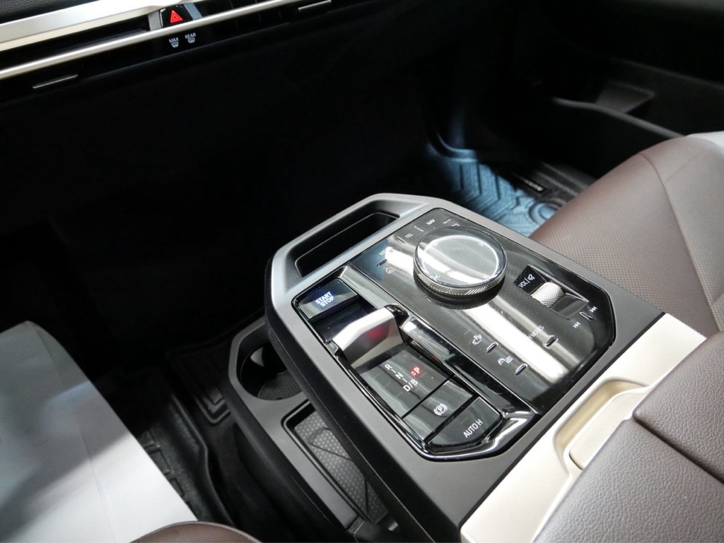 Used 2024 BMW iX xDrive50 AWD/4WD image 19