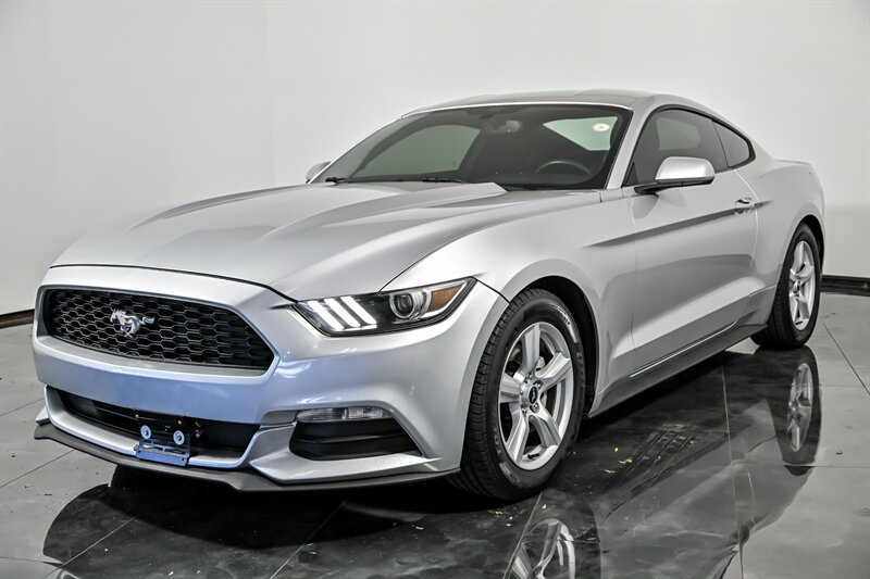 Used 2016 Ford Mustang Coupe RWD image 5