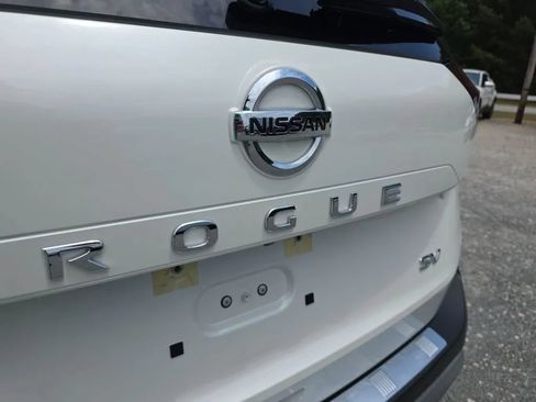 Used 2021 Nissan Rogue SV w/ Premium Package FWD image 10