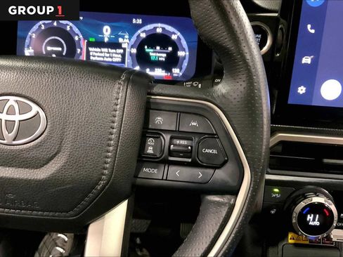 Used 2025 Toyota 4Runner Limited AWD/4WD image 25