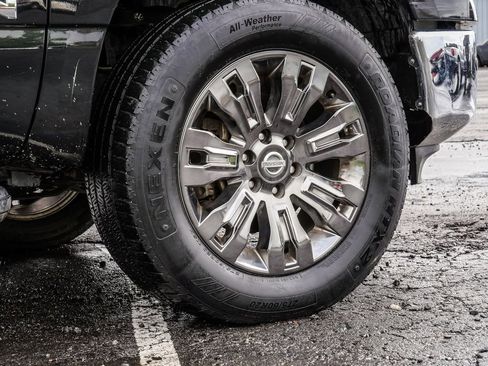 Used 2017 Nissan Titan SV AWD/4WD image 9