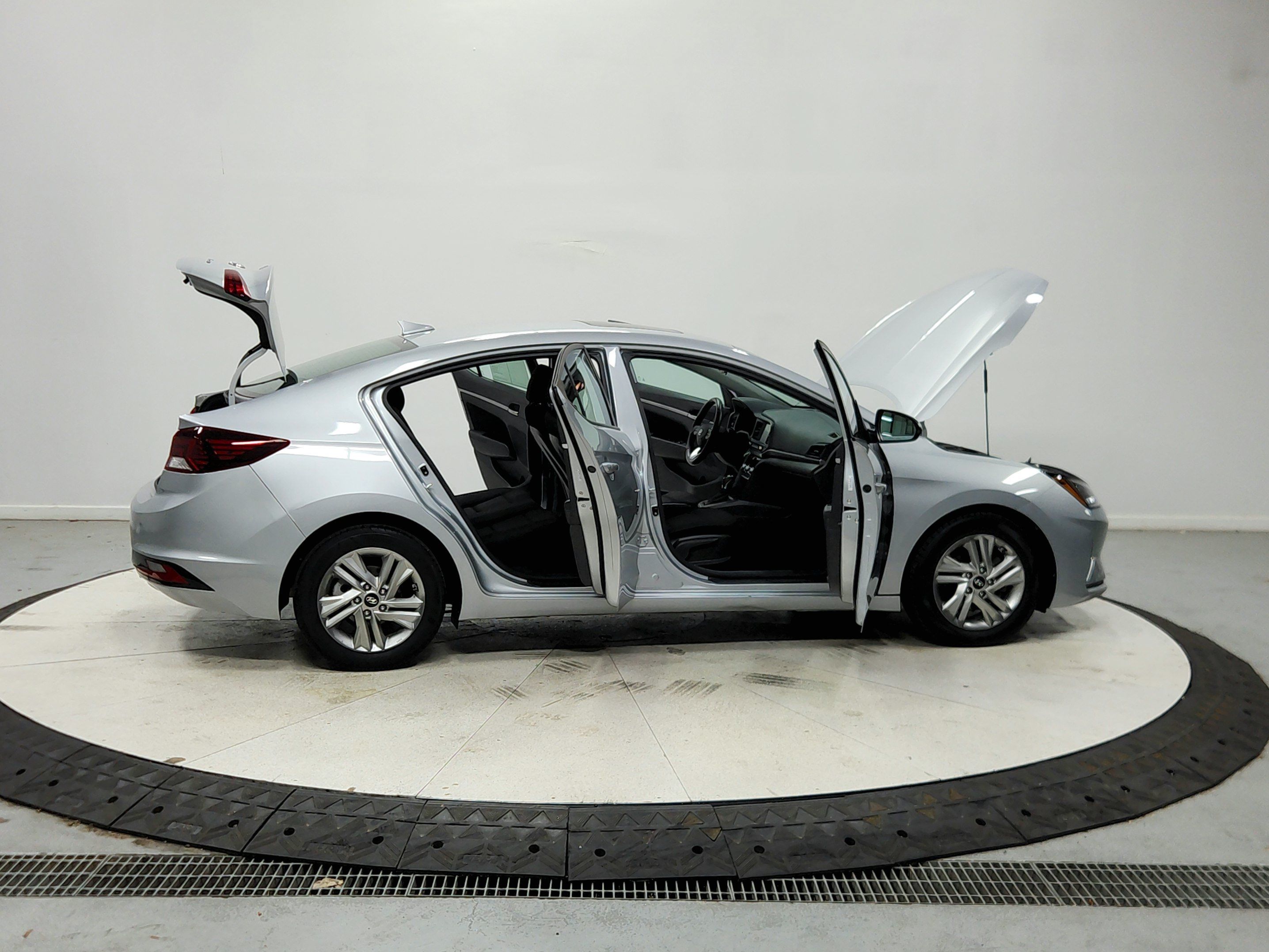 Used 2020 Hyundai Elantra Value Edition w/ Cargo Package (C1) FWD image 17