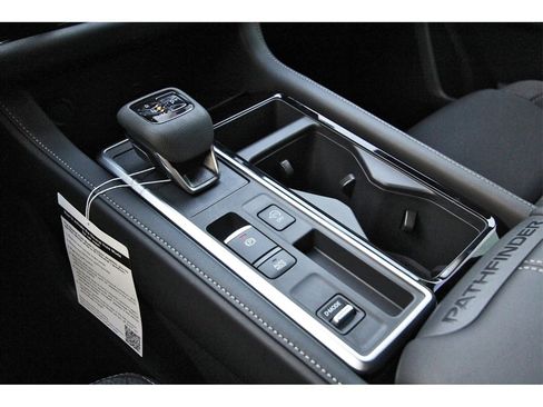 New 2025 Nissan Pathfinder SV w/ SV Premium Package image 27