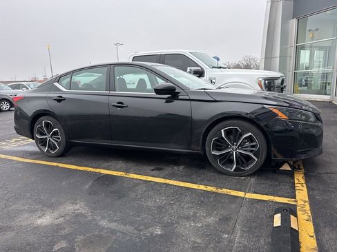 Used 2024 Nissan Altima 2.5 SR image 1