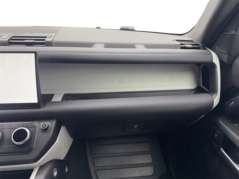 Used 2025 Land Rover Defender 110 S image 52