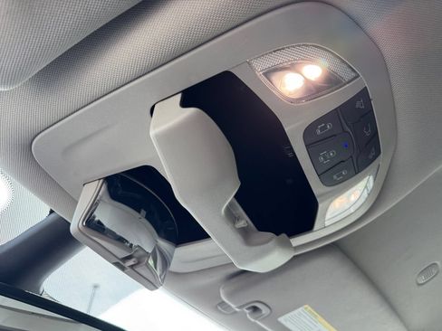 Used 2023 Chrysler Pacifica Touring-L FWD image 19