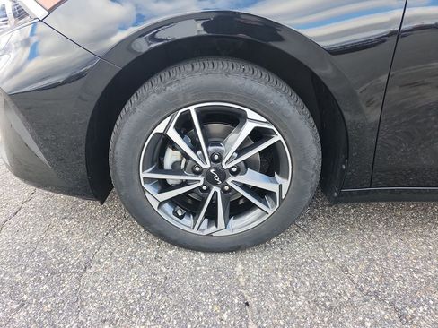 Certified 2023 Kia Forte LXS w/ LXS Technology Package image 22