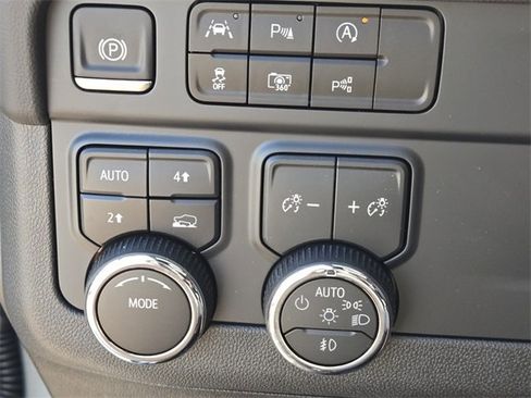 New 2025 Chevrolet Suburban Premier image 14