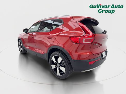 Used 2019 Volvo XC40 T4 Momentum image 4