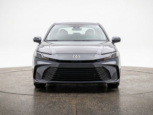 Used 2025 Toyota Camry LE image 2