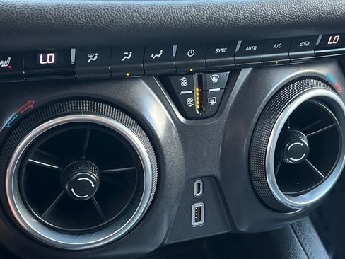 Used 2019 Chevrolet Blazer LT AWD/4WD image 24