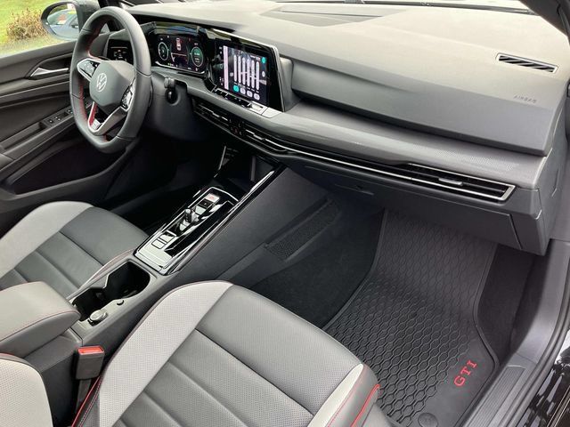 Used 2024 Volkswagen GTI SE FWD image 21