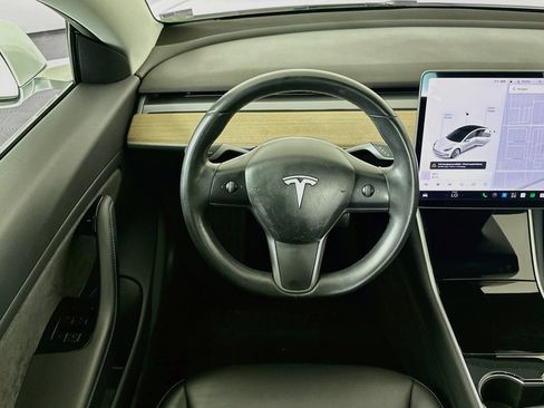 Used 2018 Tesla Model 3 Long Range RWD image 17