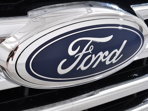 Used 2017 Ford F150 XLT w/ Equipment Group 302A Luxury AWD/4WD image 20