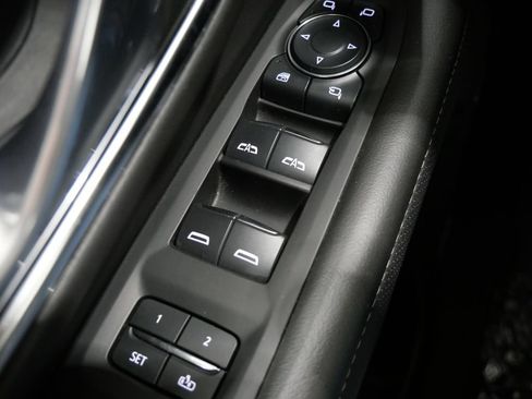 Used 2024 Chevrolet Tahoe Premier AWD/4WD image 12