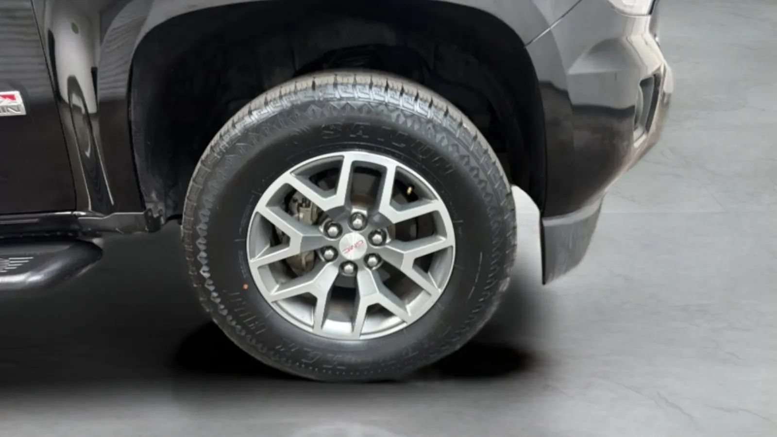 Used 2015 GMC Canyon SLE w/ All-Terrain Package AWD/4WD image 25