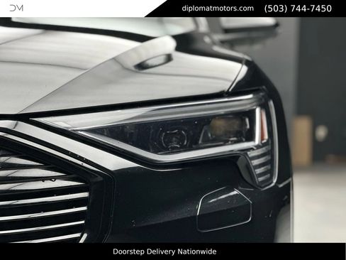Used 2021 Audi e-tron Prestige image 13