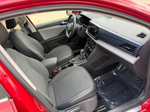 Certified 2023 Volkswagen Taos SE w/ Panoramic Sunroof Package AWD/4WD image 22