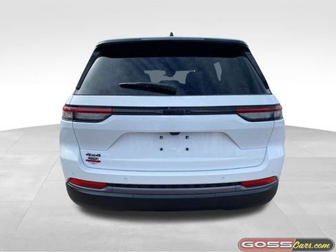 New 2026 Jeep Grand Cherokee Altitude image 4