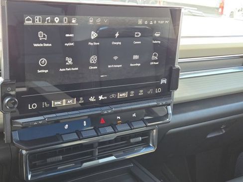 Used 2026 GMC Hummer EV SUV w/ LPO, Dark Essentials Package AWD/4WD image 31