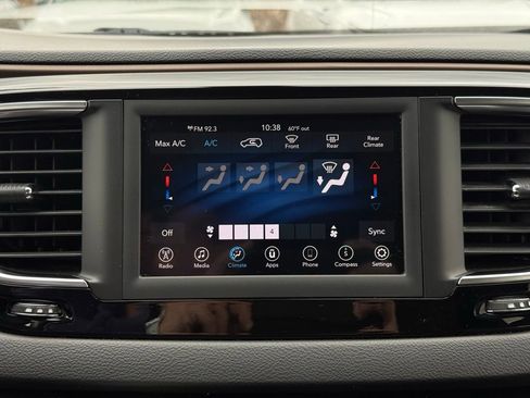 Used 2020 Chrysler Voyager Lxi FWD image 27