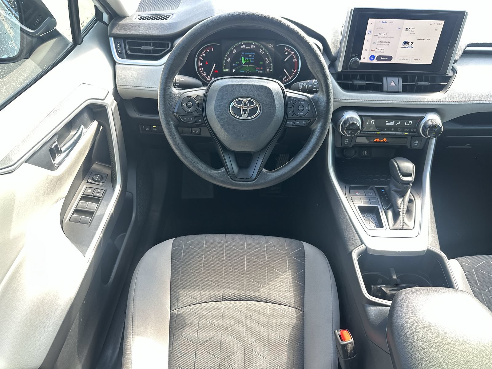 Used 2025 Toyota RAV4 XLE w/ Convenience Package FWD image 17
