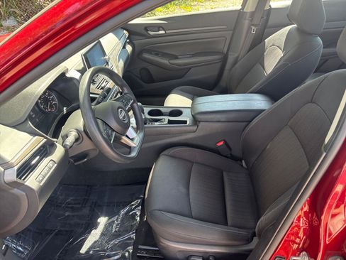 Used 2025 Nissan Altima 2.5 SV FWD image 28