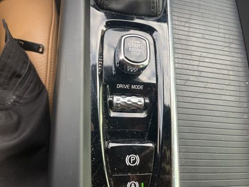 Used 2019 Volvo XC60 T5 Momentum w/ Multimedia Package image 22
