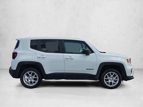 Used 2023 Jeep Renegade Latitude AWD/4WD image 4