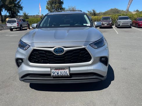 Used 2023 Toyota Highlander LE AWD/4WD image 1