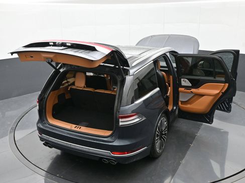 Used 2020 Lincoln Aviator Black Label w/ Dynamic Handling Package AWD/4WD image 46