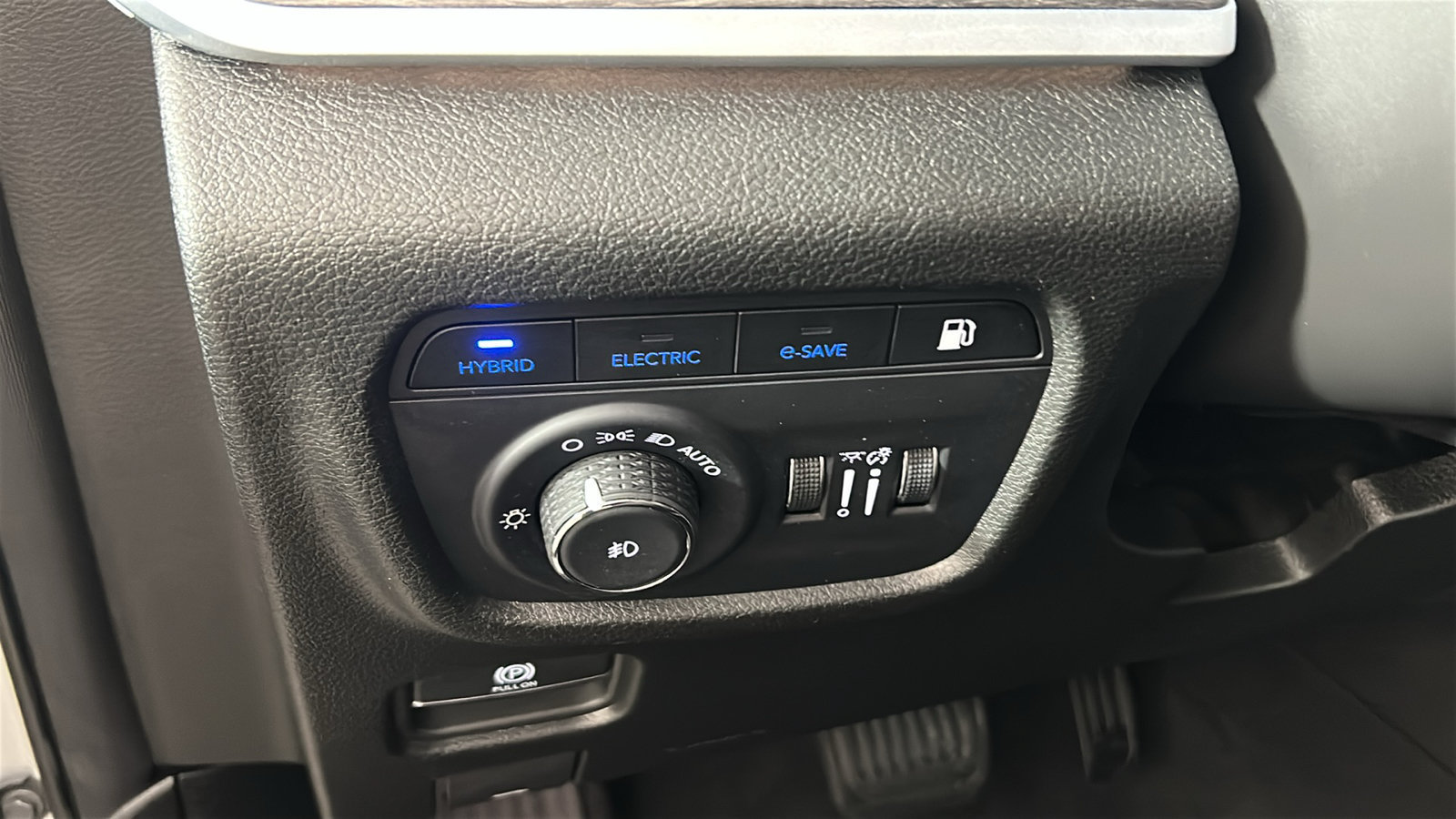 Used 2025 Jeep Grand Cherokee Limited 4xe AWD/4WD image 24