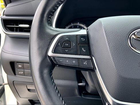 Used 2021 Toyota Highlander XSE FWD image 23