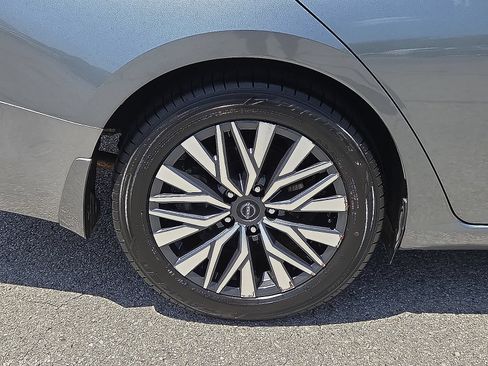 Used 2023 Nissan Altima 2.5 SV w/ SV Premium Package FWD image 17