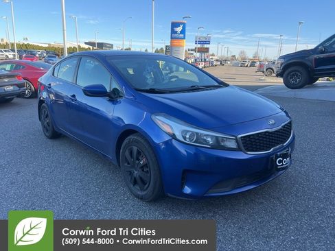 Used 2017 Kia Forte LX image 1