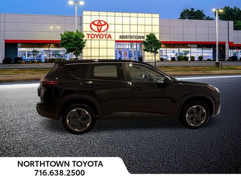 Used 2024 Nissan Rogue SV image 7