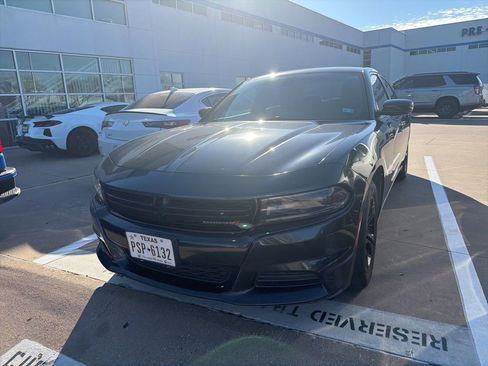 Used 2019 Dodge Charger SXT image 3