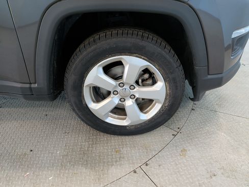 Used 2019 Jeep Compass Latitude w/ Cold Weather Group AWD/4WD image 12