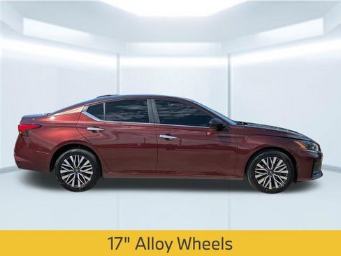 Used 2024 Nissan Altima 2.5 SV image 8
