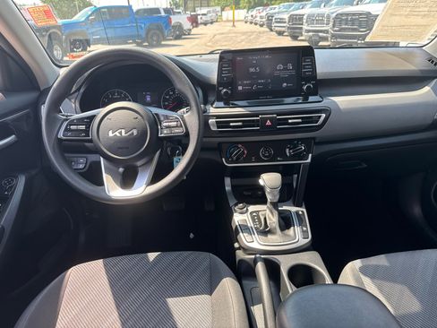 Used 2023 Kia Seltos LX image 7