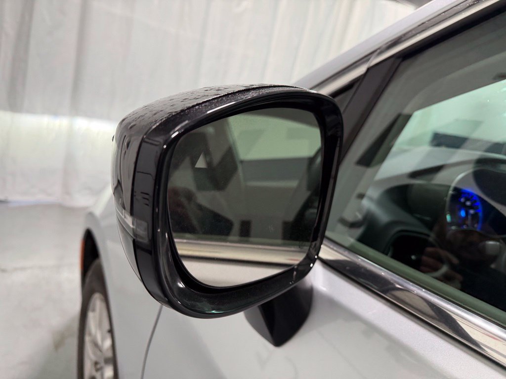 Used 2024 Chrysler Pacifica Touring-L FWD image 11