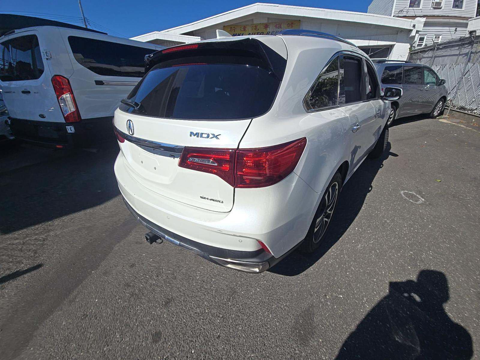 Used 2017 Acura MDX w/ Advance & Entertainment Pkg AWD/4WD image 3