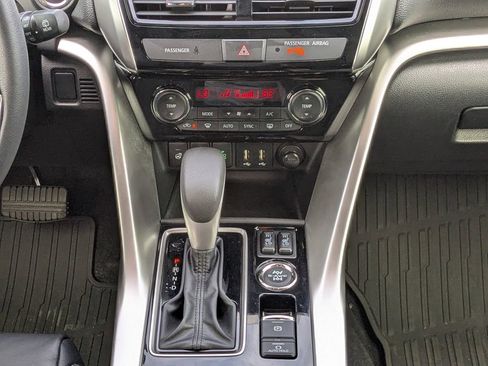 Used 2024 Mitsubishi Eclipse Cross SE image 17